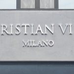 insegna-acciaio-mirror-christian-villa-milano-gmvision